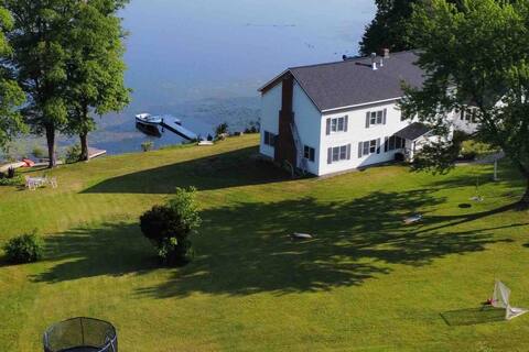 Lakefront home, 4 bedrooms, minutes to Saratoga