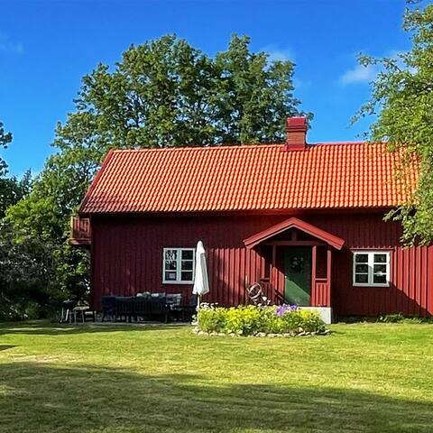 Rural accommodation with large and lush garden.
