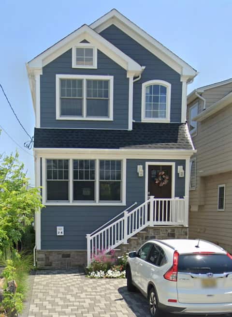 Luxury Home 1 Block from North End Beach!