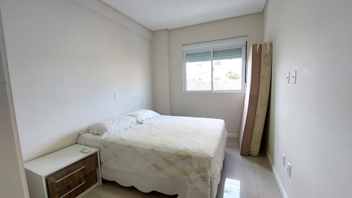 Dormitorio doble y colchón individual adicional