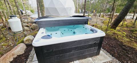 Mill Lake Retreat - Lyra Dome with Private Hot Tub