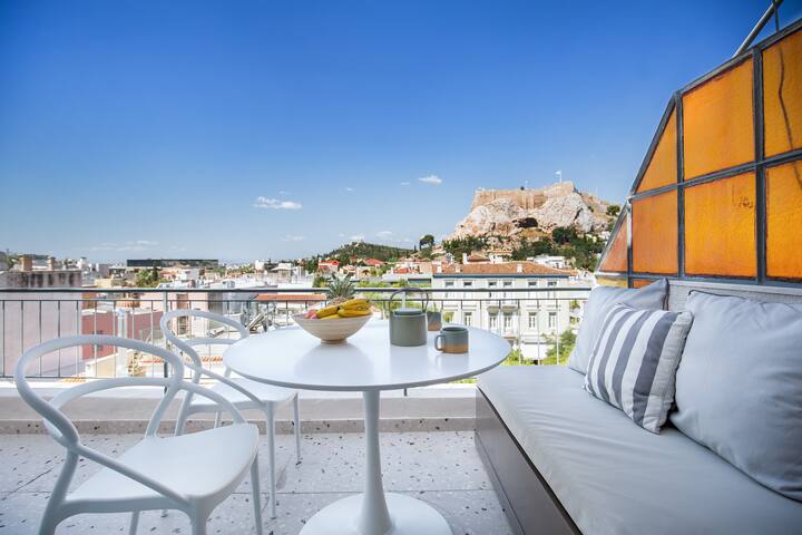 A COZY LOFT HUGGING THE ACROPOLIS HILL gallery image 4