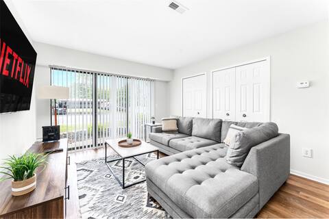 Cozy 1BDR In Northville | Luxury & Clean