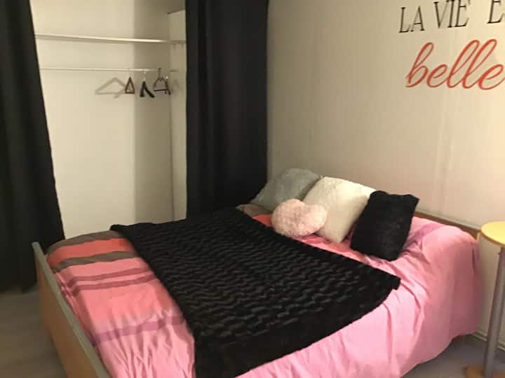 Chambre Indépendante Dans Maison Bourgeoise - Firminy