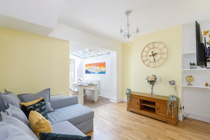 Cheerful 3 Bed  Town House, With Hot Tub - Brighton