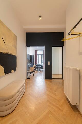 josef’s home | Deluxe Apartment in Ideal Location gallery image 4