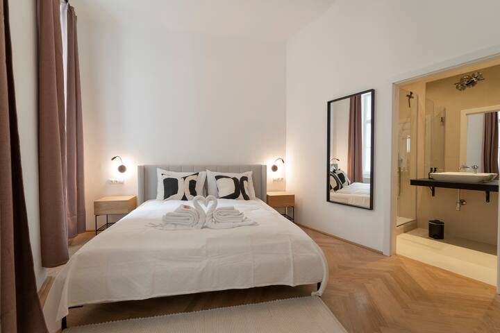 josef’s home | Deluxe Apartment in Ideal Location gallery image 5