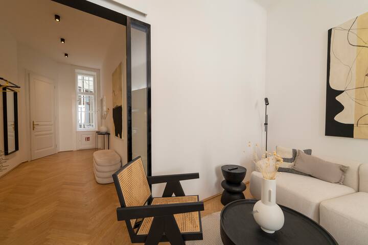 josef’s home | Deluxe Apartment in Ideal Location gallery image 2