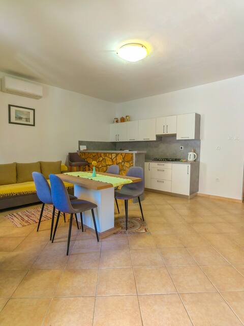 Top performing Airbnb: Lava Apartment in Ćunski