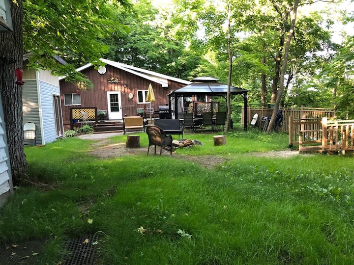 Rustic Waterfront Cottage On Bob's Lake Cottages for Rent in Maberly