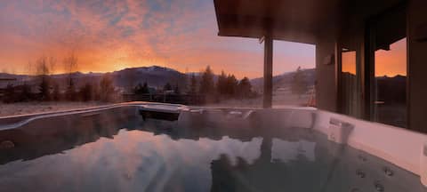 Luxury Suite, Hot Tub, Mountain View Room