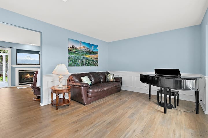 Jewel Of The Cascades: 3 Br, 2.5 Ba - Enumclaw, WA