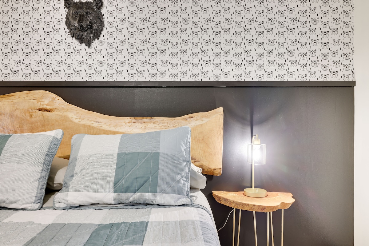 Queen bedroom upstairs 