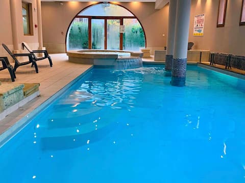 Apartment 8/10 p Piscine - Plein centre St lary