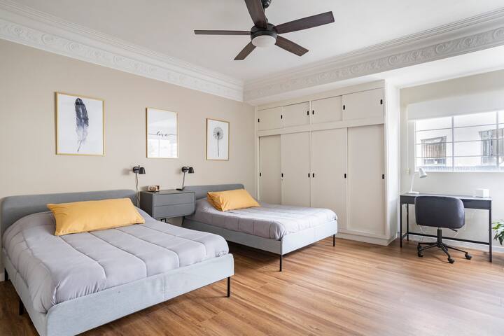 Art deco Condesa 5 BR house with a Rooftop gallery image 3