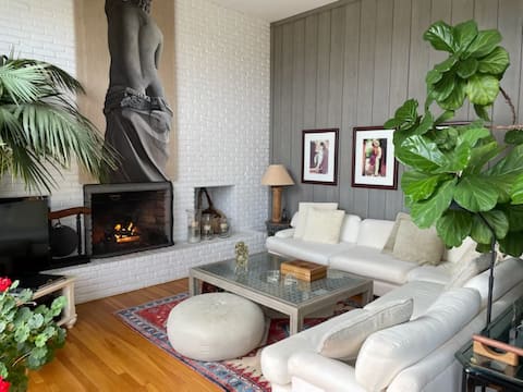 99 steps to the beach! Charming 3 bedroom house!