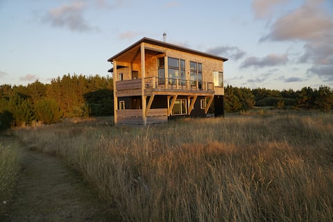 Beachfront + gated + amazing views + late checkout