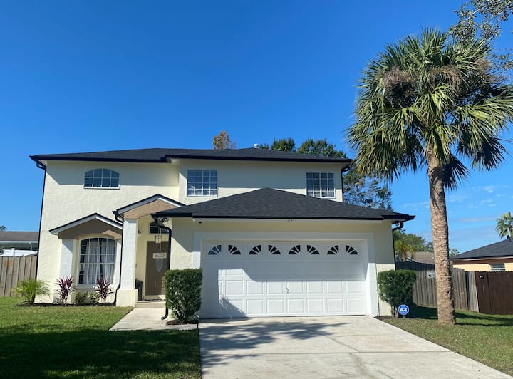 Cozy Newly Renovated Home w/ Pool, Near Disney Houses for Rent in