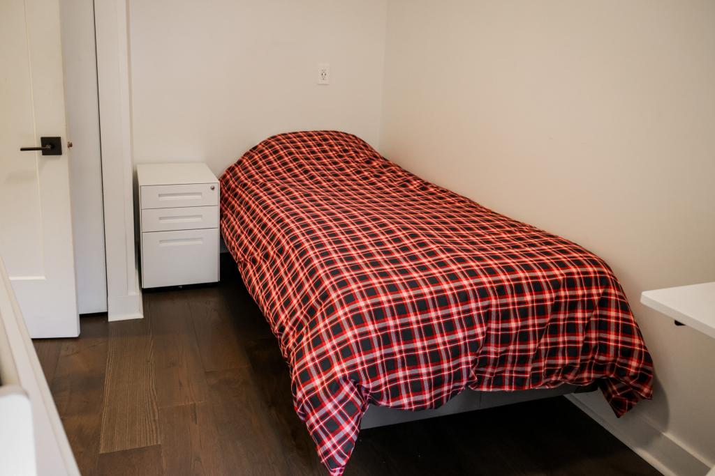 Shtëpi Homa Dhomë gjumi teke me zyrë dhe stacion për ndërrimin e foshnjave!

Shtëpi Homa Dhomë unike me tavolinë dhe tavolinë ndërrimi!