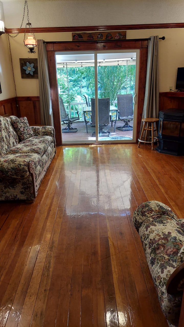 Scenic 5-bedroom Victorian Home On The Palouse - Colfax, WA
