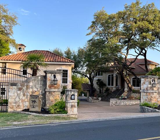 The Palms on Lake Travis Estate -Waterfront w Dock gallery image 3