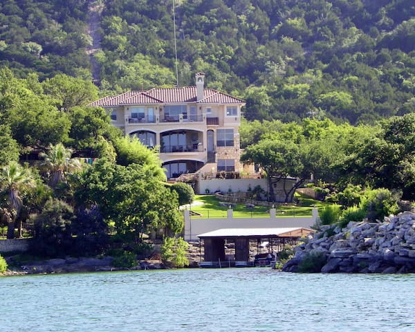 The Palms on Lake Travis Estate -Waterfront w Dock