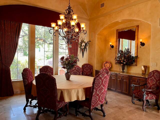 The Palms on Lake Travis Estate -Waterfront w Dock gallery image 5