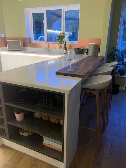 5 bedroom home in seaside village