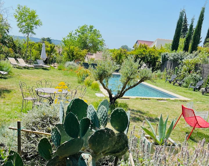 Vaste Maison De Village, Piscine 12x4,  10pers - Uzès