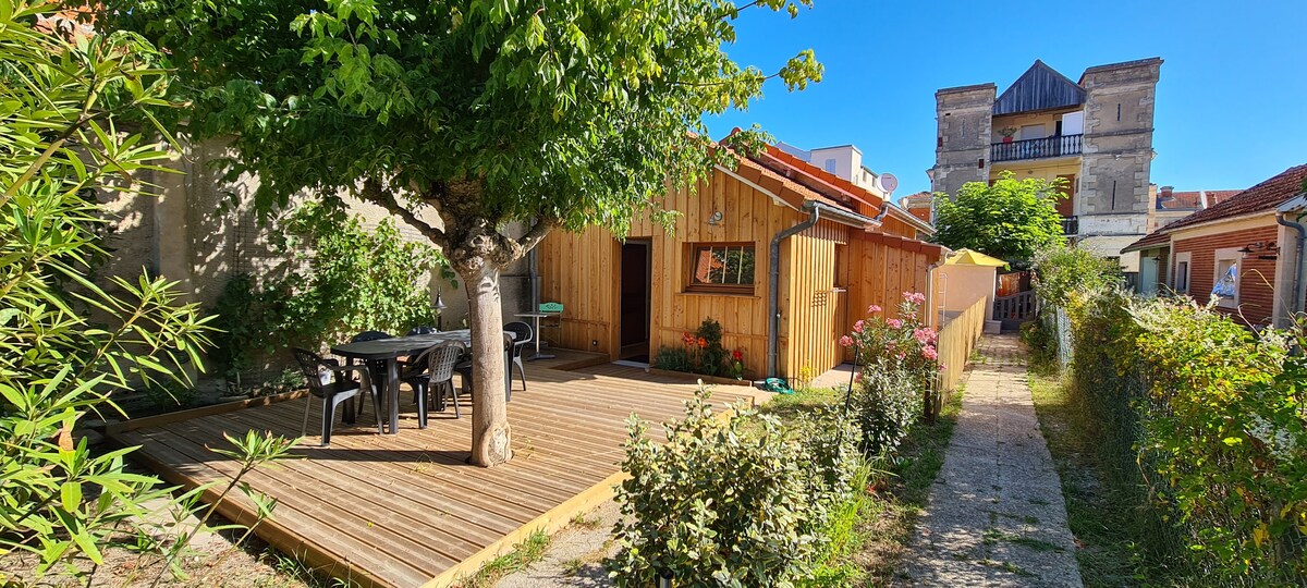 Popular Airbnb listing: Downtown house 200 meters from the ocean in Soulac Sur Mer