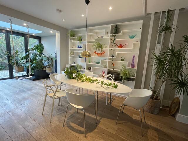 4 Bedroom Islington Family House gallery image 4