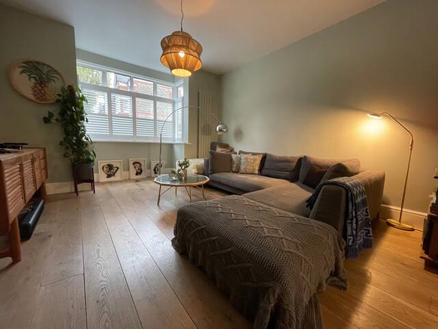 4 Bedroom Islington Family House gallery image 2