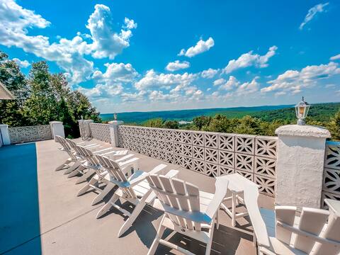 Sleeps 19! 6BR w/ Pool & Sauna – Perfect for Fall!