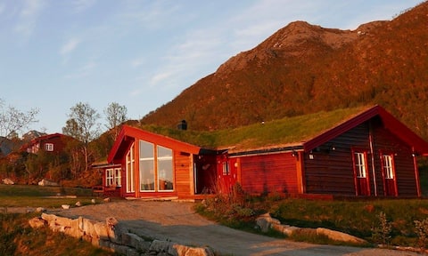 Cheerful 5-bedroom villa group accommodation