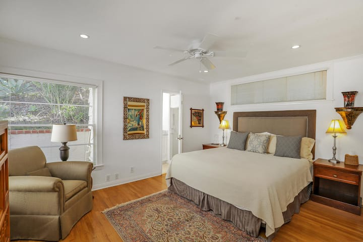 Enjoy the ultimate comfort and privacy in our spacious second bedroom overlooking the garden, complete with a king-sized bed and private bathroom.