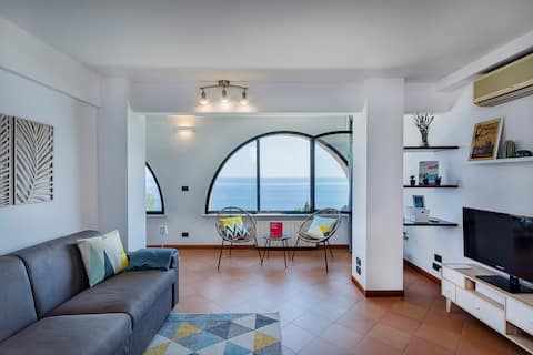 Annuncio Airbnb popolare: Genoa Nervi • Panoramic Sea View • Parking a Genova