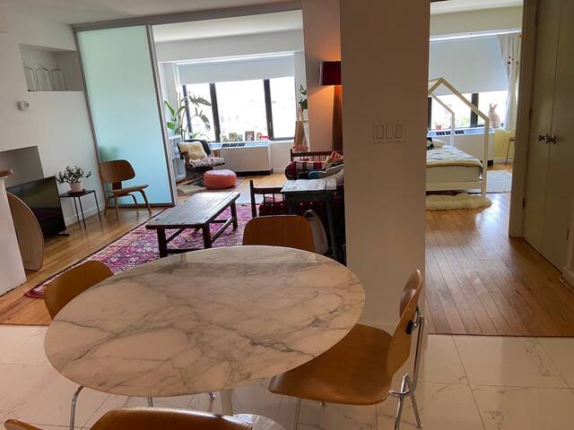 Beautiful spacious 2BR, 2BA w/ rooftop deck. gallery image 4