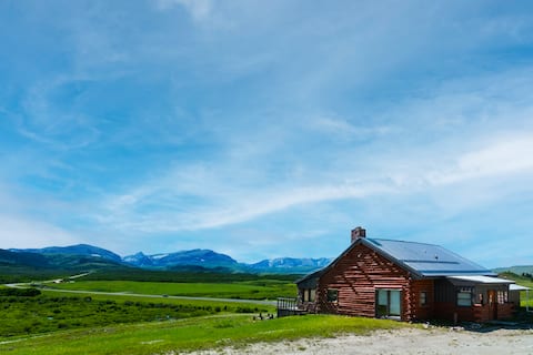 Glacier Cabin w/ Stunning Views of the Rockies