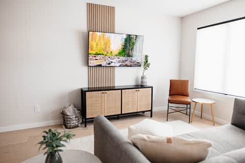 *The Cotton House* Modern, Clean, Close to MSU!