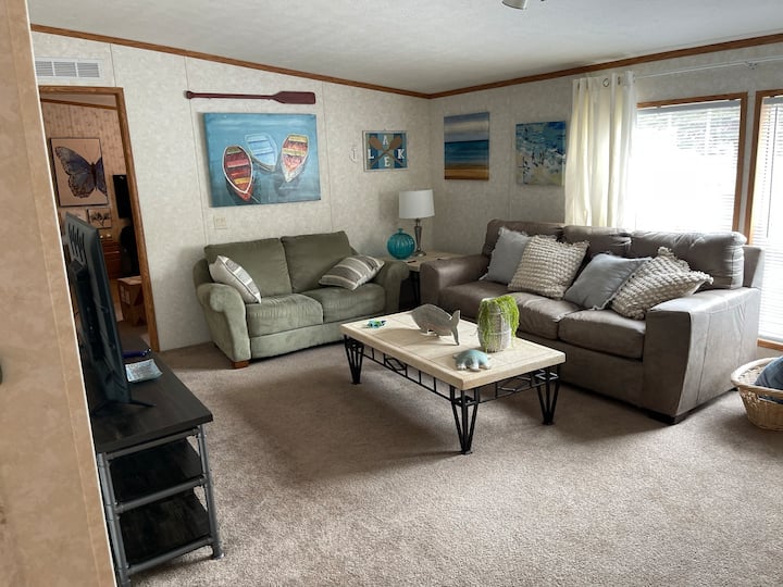 Adorable Getaway by the Bay! 3 Queens/2 Twins