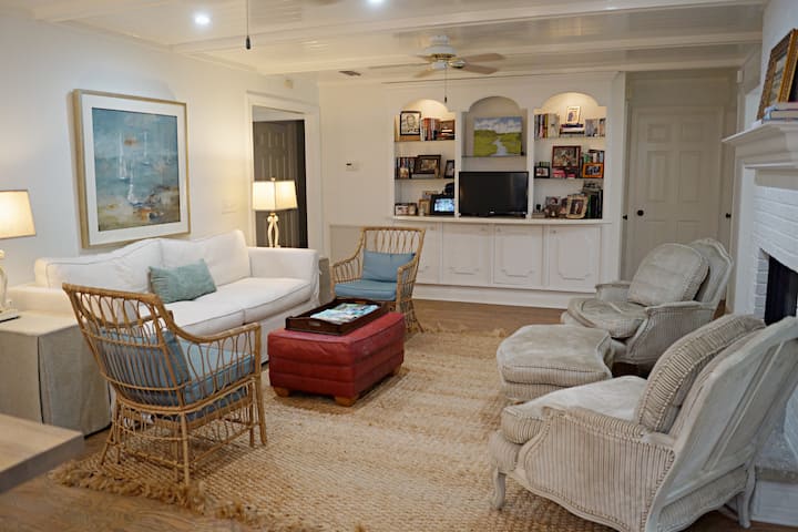 Fabulous Home Near St Simons Island Village, 5/3 - Brunswick, GA