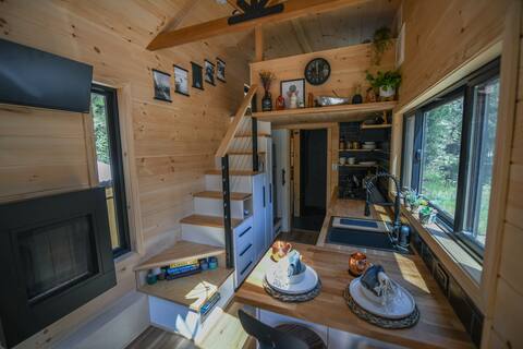 Chipmunk Tiny Home at The Woolly Bugger Inn