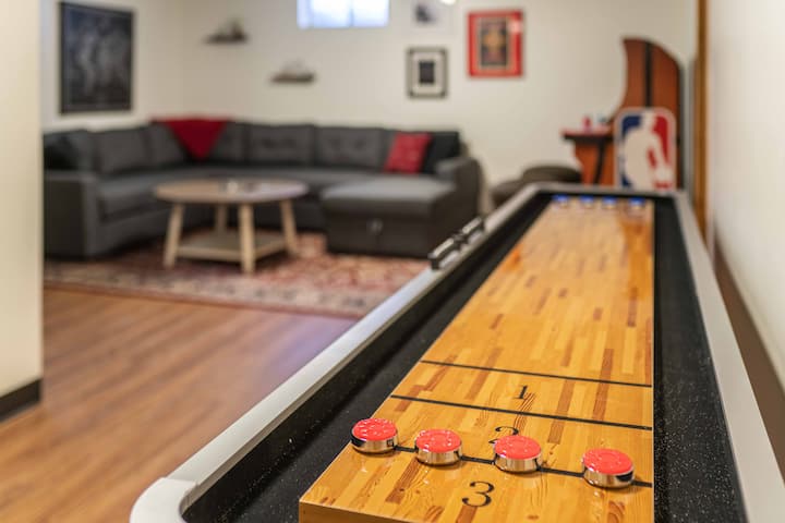 Walk to Silver Mtn Resort, Game Room & Hot Tub!