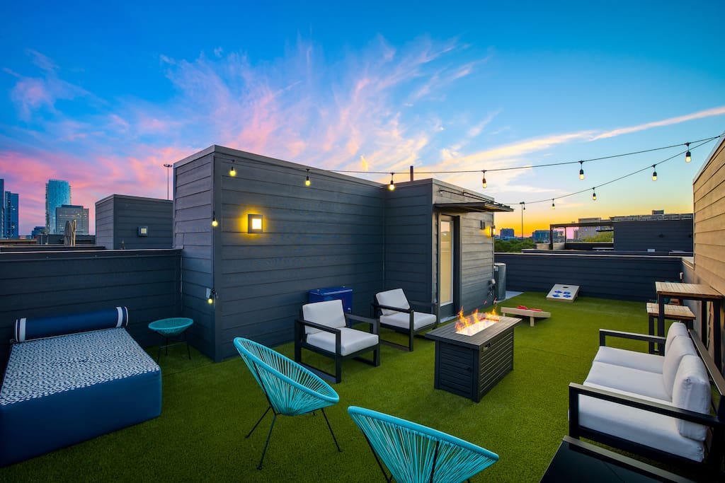 Airbnb Central Downtown Home + City Views + Fire Pit