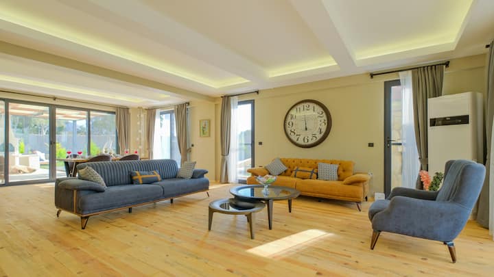 Villa ÖZlen: Vintage Mansion At Riverside - Turquia