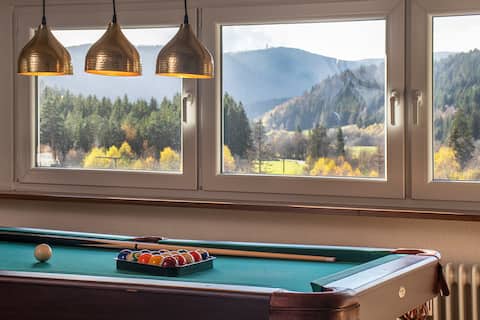 Popular Airbnb listing: ※Design flat | Boxspring bed | Home cinema |105qm※ in Feldberg
