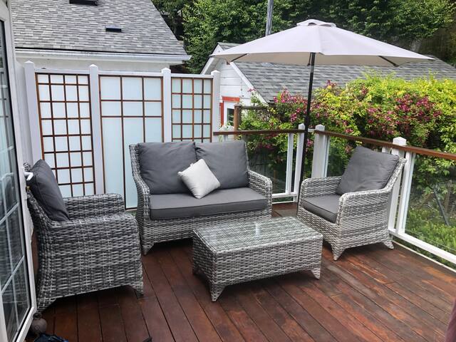 Entire 3 br. house+hot tub+25 min walk to dwtn gallery image 4