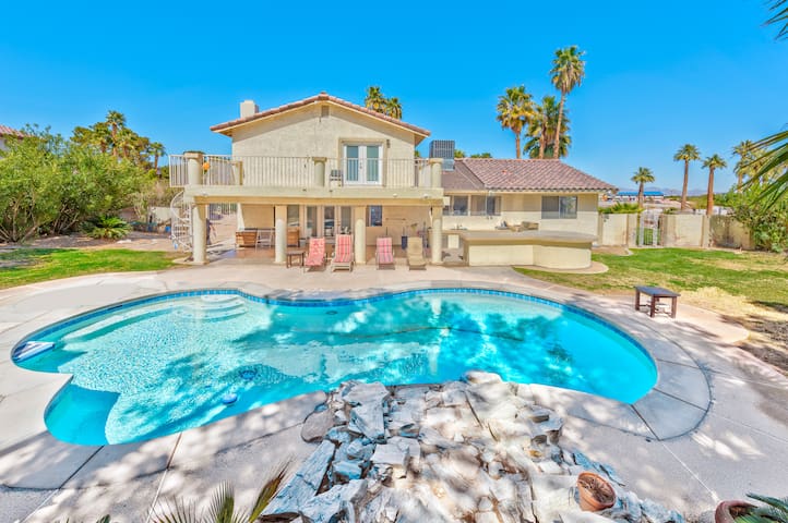 Views and a Very Short Drive to LV Strip