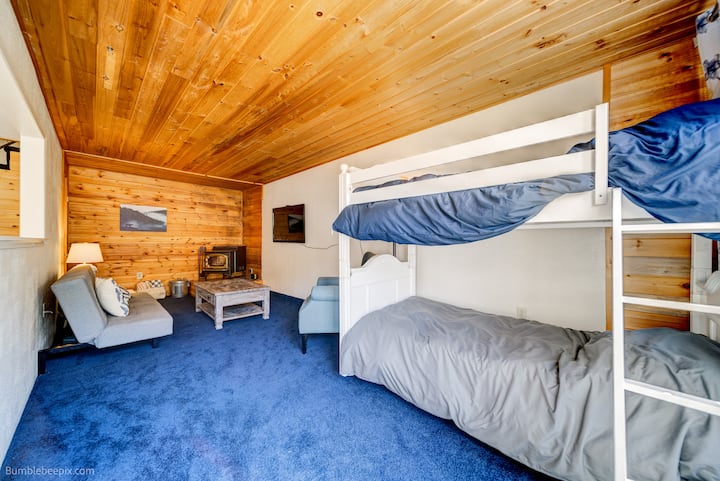 Кревет на спрат - близнаци над близнаци