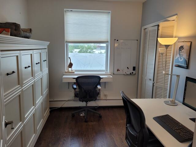 Quiet and Sunny 2BR/2BR with south-facing terrace gallery image 4